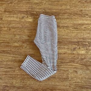 Cat & Jack XL black and white striped legging